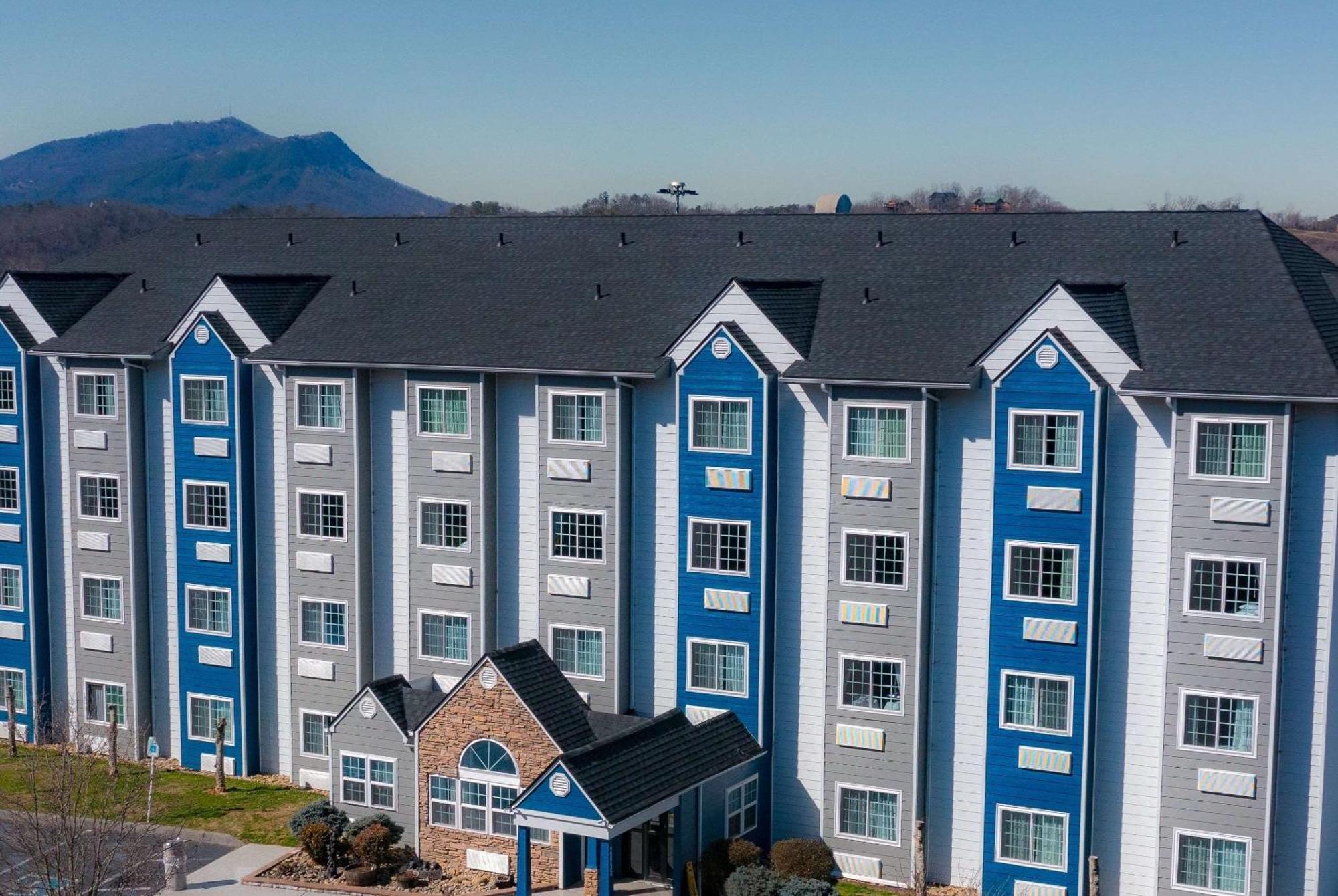 Microtel Inn & Suites By Wyndham Pigeon Forge Exterior photo