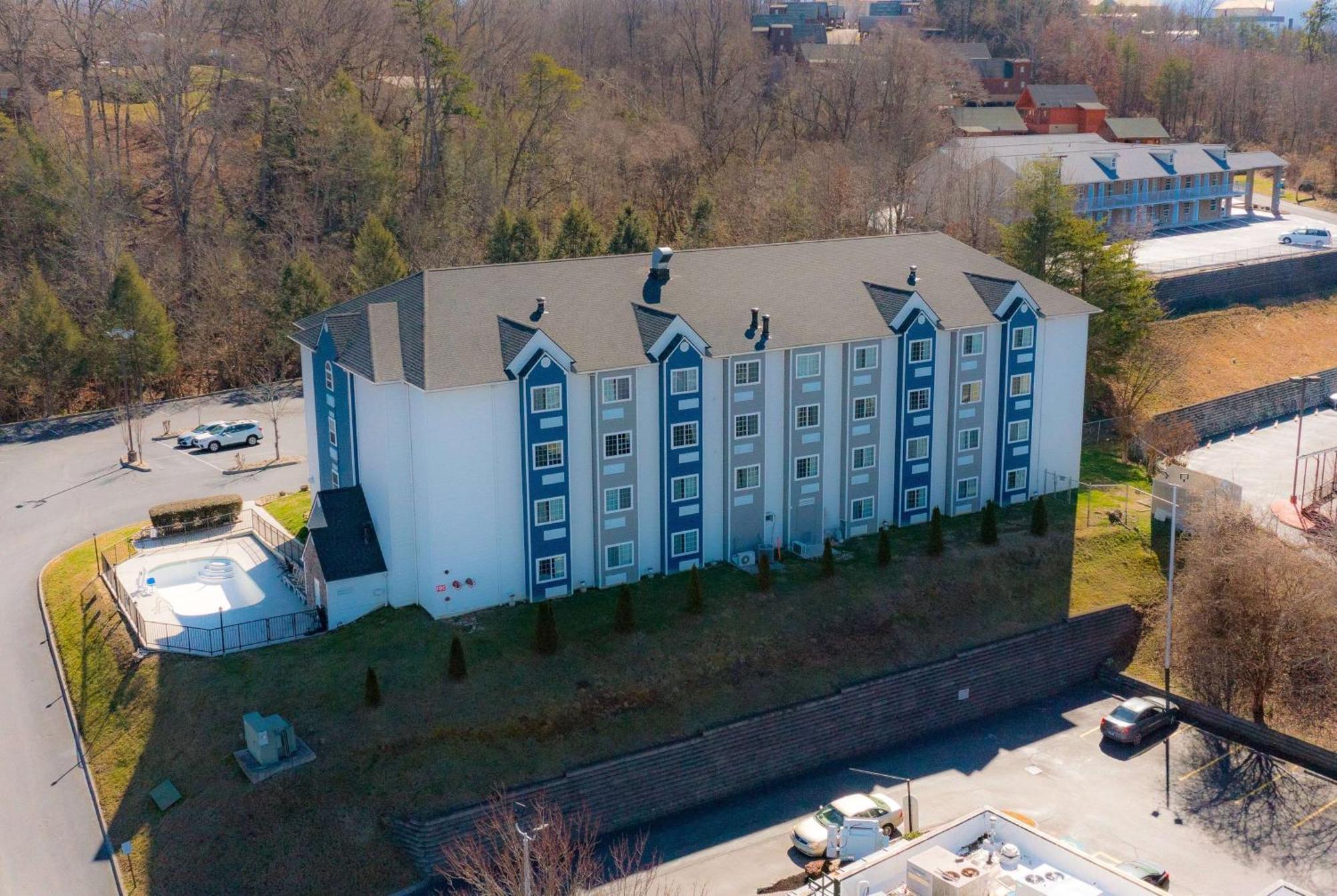 Microtel Inn & Suites By Wyndham Pigeon Forge Exterior photo